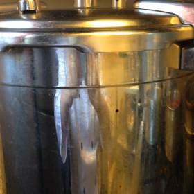 牛すじのボロネーゼ仕込み中！の画像