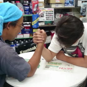 腕相撲大会！！の画像