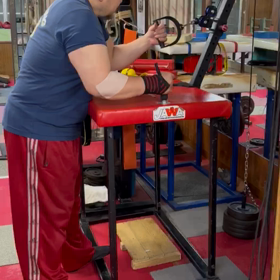 新しいアームマシンでトレーニングの画像