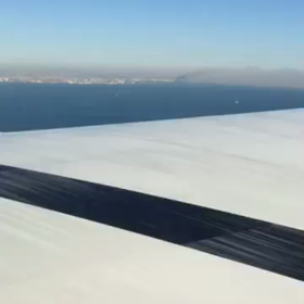 機内からみえた煙。の画像