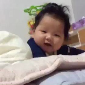 孫0歳児  笑っぷりが可愛いの画像