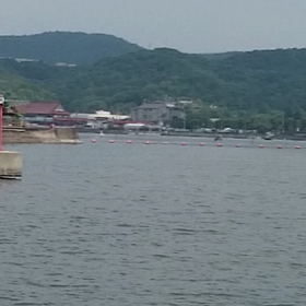 愛という名のもとにの画像