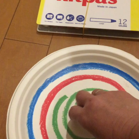 紙のお皿に　キットパスで　お絵かきして　駒を作ってみました。の画像