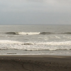 8月4日千葉北、東浪見の朝の波の画像