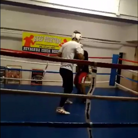 会長 vs ふくちゃん。まあまあ本気スパーリング。の画像