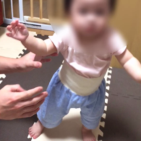 10m7d 立っちしながらパチパチの画像