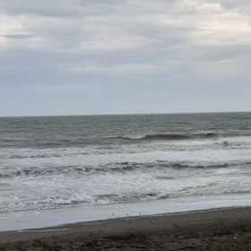 4月13日千葉北、東浪見の朝の波の画像