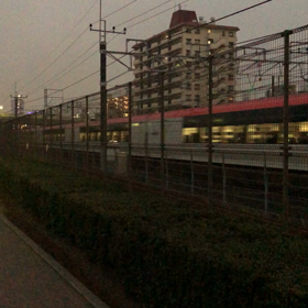 赤い電車の画像