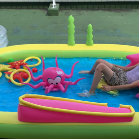 プールでケンカの画像