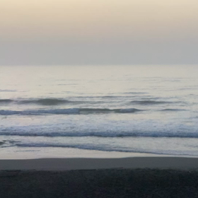 4月25日千葉北、東浪見の朝の波の画像