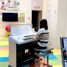 教室ロビーより音楽を…の画像