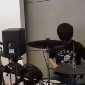 今日は教会で音楽祭。翼はドラムで登場。中２になりだいぶ安定してきましたね。の画像