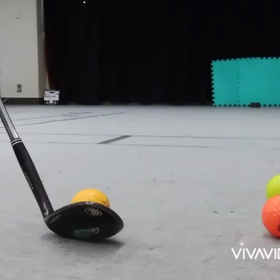 カーペットでアプローチ練習の画像