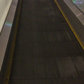 羽田空港 動く歩道の画像