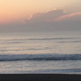 8月7日千葉北、東浪見の朝の波の画像