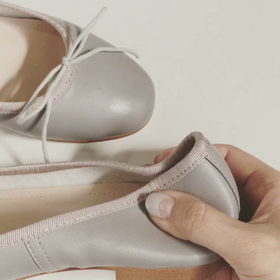 フラットシューズの画像