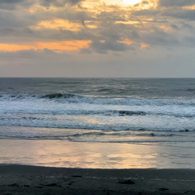 3月29日千葉北、東浪見の朝の波の画像
