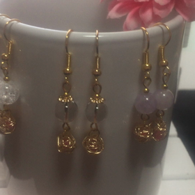 手毬風パワーストーンピアスのご紹介の画像