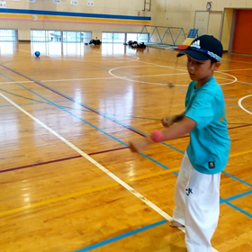 紐付きボールを使った稽古の画像