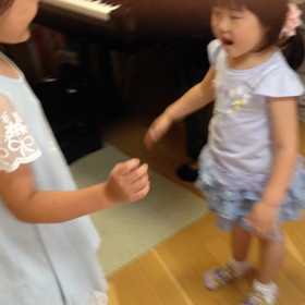 右手と左手を楽しく覚えられるうたの画像