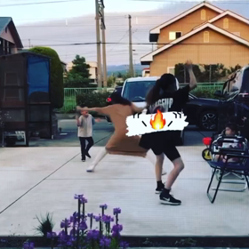 明日はラジオ！そして、、、謎ダンス( ˊᵕˋ ;)の画像