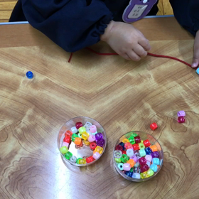 ビーズ通しの画像