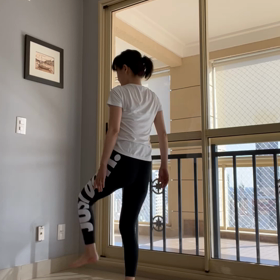 お手軽かんたん 世界中で今人気の片足逆立ちをやってみた Chisaの美容奮闘記 Chisa Official Blog