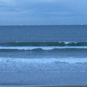 12月11日千葉北、東浪見の朝の波の画像