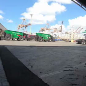 老いた母のための車の画像