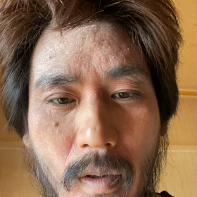 嫌がる笑い嘘の画像