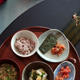 朝ごはん覗くレイチェルの画像