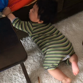 つかまり立ちの画像