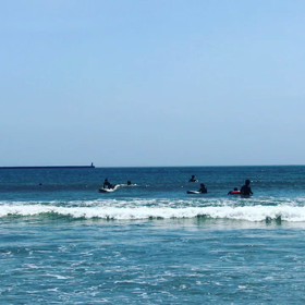 サーフィンとヨガの画像