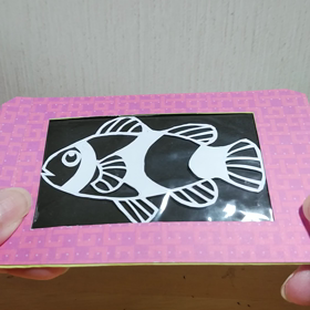 切り絵でマジックカードの画像