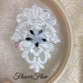 刺繍ブレードの上にビーズ刺繍の画像