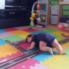 変なハイハイの画像