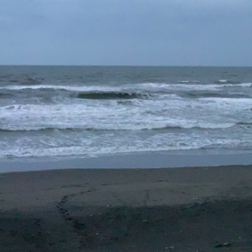 3月29日千葉北、東浪見の朝の波の画像