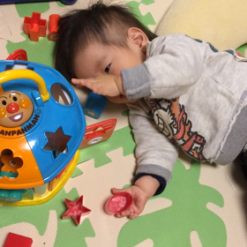 丸い形にはまってますの画像