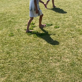 裸足のサッカー　の画像