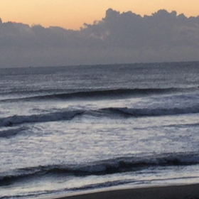 11月25日千葉北、東浪見の朝の波の画像