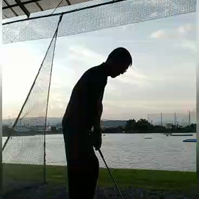 右掌を外旋しながら真下に突き出す！の画像