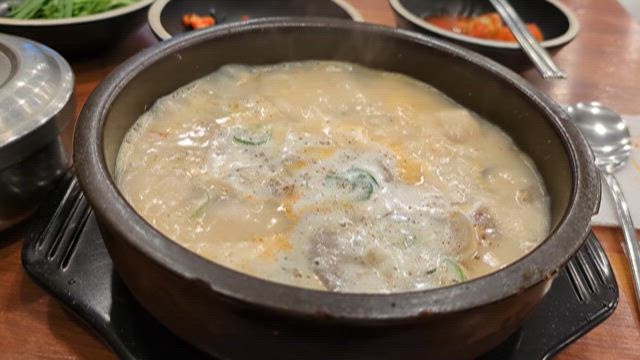 あちこち動き回った後！スンデクッが美味しかった♪の記事動画