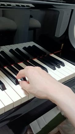 ショックー！！弦切れた、、。泣の記事動画