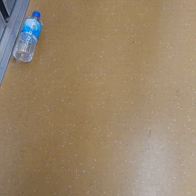 電車の中でコロコロの画像