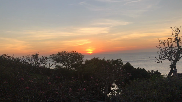 世界一綺麗に見える夕日スポットへ♡の記事動画
