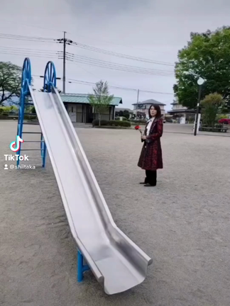 王子の日常滑り台で遊ぶの記事動画