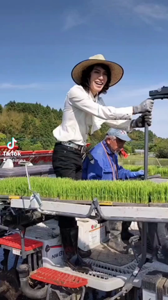 王子の日常　田植えをする　其の参の記事動画
