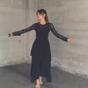 Sword dance in black dress.の画像
