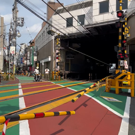 踏切のある風景の画像