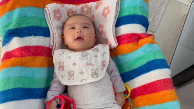 ワンオペ2ヶ月の娘とのお遊びの記事動画
